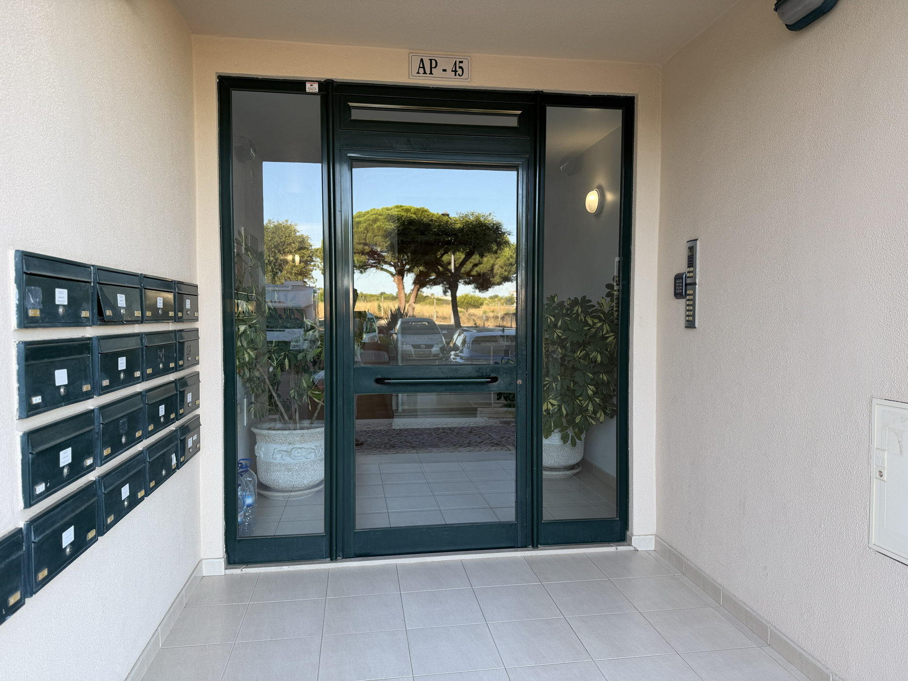 Hauseingang der Apartamento dos Salgados, Apartment AP-45